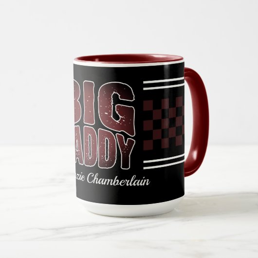 Big Papa met bruine chequers en naam op zwart Mok (Voorkant rechts)