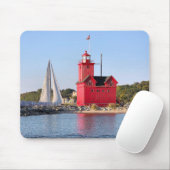 Big Red Lighthouse With Sailboat Muismat (Met muis)