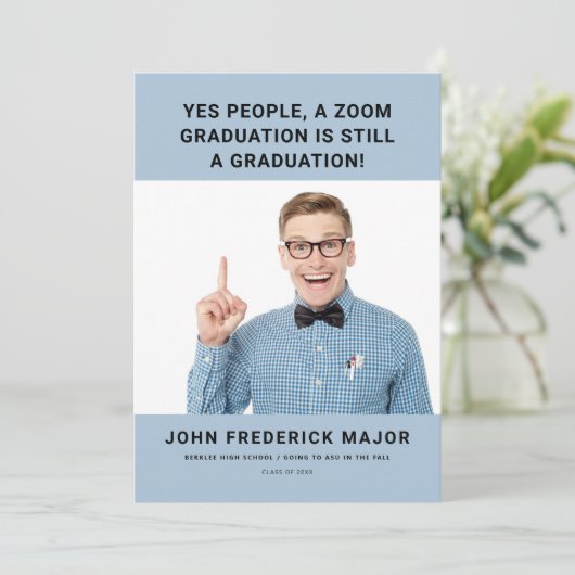 Big Serif Funny Afstuderen Invitation Aankondiging (Staand voorkant)