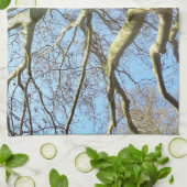 Big Sunny Tree Branches in Heavenly Blue Sky Theedoek (Gevouwen)
