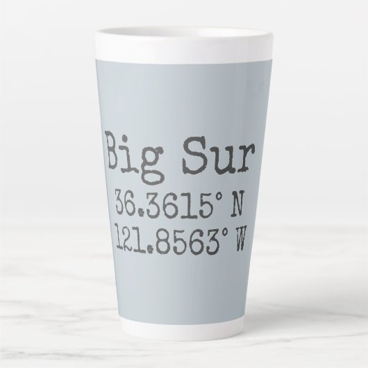 Big Sur Breedte- en Lengtegraad Latte Mok (Voorkant)