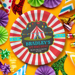 Big Top Circus Carnival Chalkboard 1ste verjaardag Papieren Bordje<br><div class="desc">Geniet in stijl met deze leuke en trendy borden van de eerste verjaardag. Het ontwerp is gemakkelijk te personaliseren met je eigen formulering en je familie en vrienden zullen enthousiast zijn als ze deze fantastische feestelijke borden zien.</div>