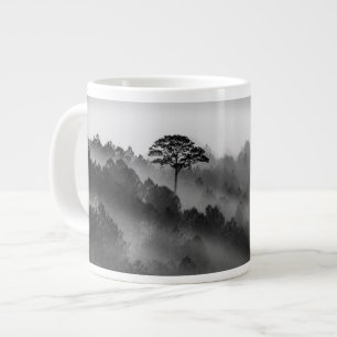 Big Tree in Pine Forest in the Mist Grote Koffiekop