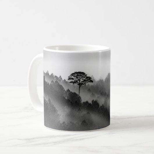 Big Tree in Pine Forest in the Mist Koffiemok (Voorkant links)