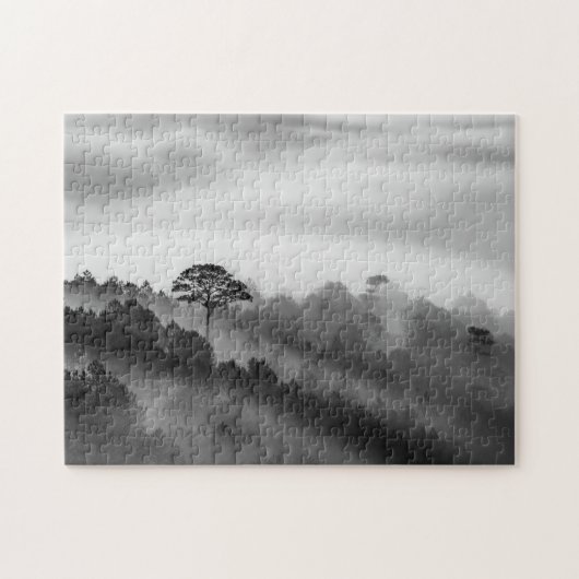 Big Tree in Pine Forest in the Mist Legpuzzel (Horizontaal)