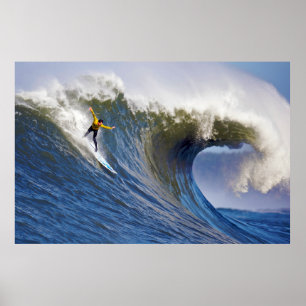 Big Wave in de Mavericks Surfance Competition Poster
