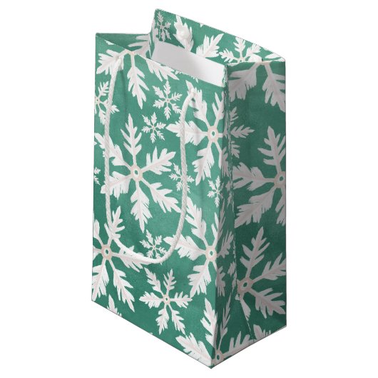 Big White Snowflakes Falling Green Background Klein Cadeauzakje (Voorkant Gekanteld)