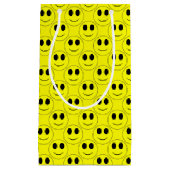 Big Yellow Happy Face Allover Klein Cadeauzakje (Voorkant)