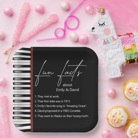 Bigende piano-toetsenbordvoetteksten papieren bordje (Feest)