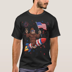 Bigfoot 4 juli patriottische raket en vuurwerk t-shirt