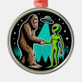 Bigfoot Alien Alliance - Grappige Scifi Cryptid Metalen Ornament (Voorkant)