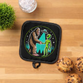 Bigfoot Alien Alliance - Grappige Scifi Cryptid Pannenlap (Top down)