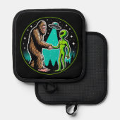 Bigfoot Alien Alliance - Grappige Scifi Cryptid Pannenlap (Voorkant / Achterkant)