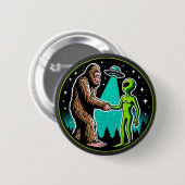 Bigfoot Alien Alliance - Grappige Scifi Cryptid Ronde Button 5,7 Cm (Voorkant /achterkant)