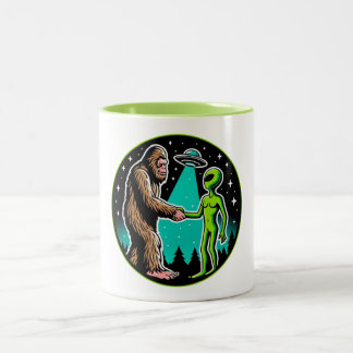Bigfoot Alien Alliance - Grappige Scifi Cryptid Tweekleurige Koffiemok