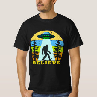 Bigfoot alien gelooft t-shirt