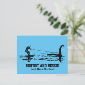 Bigfoot and Nessie Loch Ness Personalized Text Briefkaart (Staand voorkant)