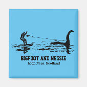 Bigfoot and Nessie Loch Ness Personalized Text Magneet (Voorkant)