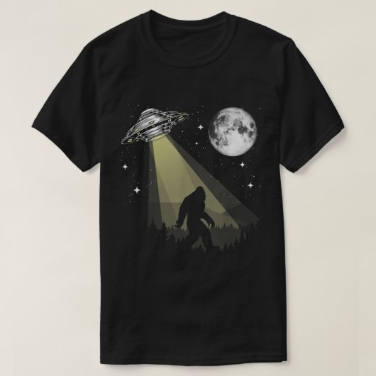 Bigfoot and UFO Under the Moonlight T-shirt (Design voorkant)