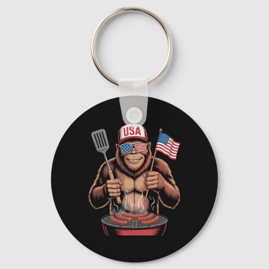 Bigfoot BBQ 4 juli grappig patriottisch Sasquatch Sleutelhanger (Voorkant)