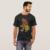 Bigfoot Beer Bottle Funny Sasquatch T-shirt (Voorkant volledig)