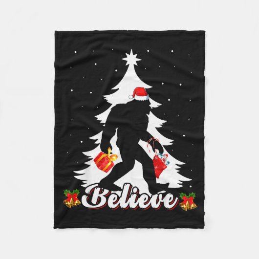 Bigfoot Believe Christmas Tree Funny Santa Sasquat Fleece Deken (Voorkant)