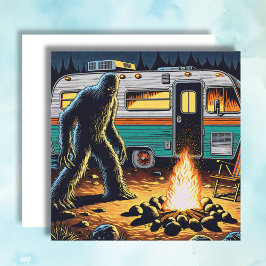 Bigfoot bij Campfire en Retro Rv Kaart