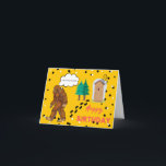 Bigfoot Birthday Gekke Funny Folding Kaart<br><div class="desc">Geef je vrienden een giggle met dit gekke Bigfoot komische wenskaart! Bigfoot laat een "cadeau" in de wildernis over voor de verjaardagspersoon om te ervaren. LOL. Ontworpen voor uw entertainment van Ellen Medlock Studio. Alle rechten voorbehouden.</div>
