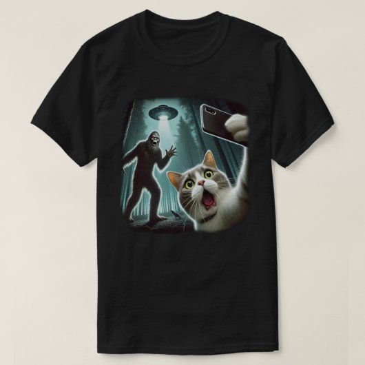 Bigfoot bombardeert de selfie van een kat met UFO T-shirt (Design voorkant)