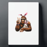 Bigfoot Bunny Funny Easter Day Sasquatch T-Shirt Fotoplaat<br><div class="desc">Bigfoot Bunny Funny Easter Day Sasquatch T-Shirt</div>