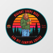 Bigfoot Camp Coffee Shop Logo Front aanpassen Raamsticker (Vel)