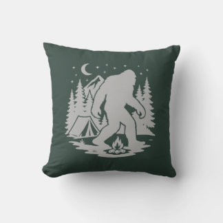 Bigfoot Camping Throw Pillow Kussen