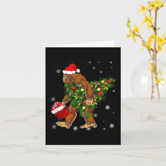 Bigfoot Carrier met kerstboom Sasquatch Believer Kaart (Gele Bloem)