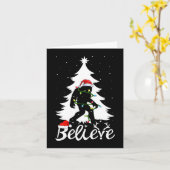 Bigfoot Carrier met kerstboom Sasquatch Believer Kaart (Gele Bloem)