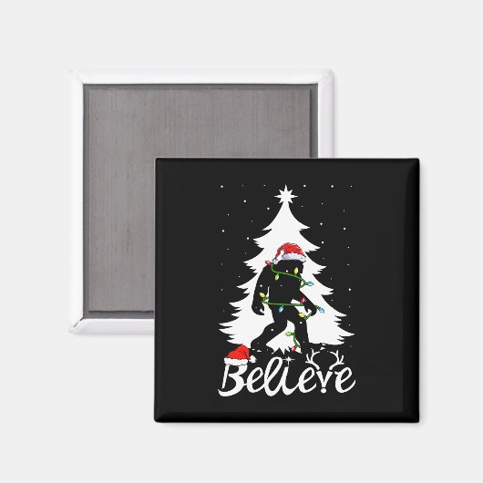 Bigfoot Carrier met kerstboom Sasquatch Believer Magneet (Voorkant / Achterkant)