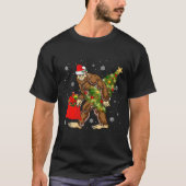 Bigfoot Carrier met kerstboom Sasquatch Believer T-shirt (Voorkant)