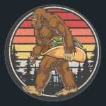 Bigfoot Carrier Taco Ronde Sticker<br><div class="desc">Bigfoot Carrying Taco Funny Cinco de Mayo Boys Mannen Sasquatch Family Matching Design Classic Round Sticker Classic Collectie.</div>