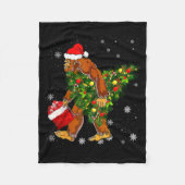 Bigfoot Carrying Christmas Tree Sasquatch Believer Fleece Deken (Voorkant)