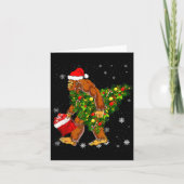 Bigfoot Carrying Christmas Tree Sasquatch Believer Kaart (Voorkant)
