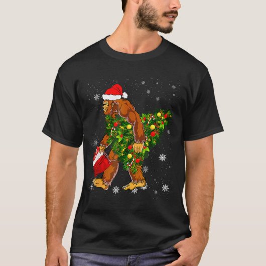 Bigfoot Carrying Christmas Tree Sasquatch Believer T-shirt (Voorkant)
