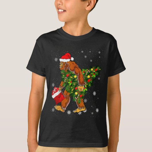 Bigfoot Carrying Christmas Tree Sasquatch Believer T-shirt (Voorkant)