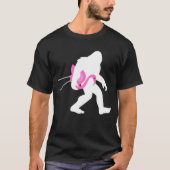 Bigfoot Carrying Lawn Flamingo Funny Sasquatch T-shirt (Voorkant)