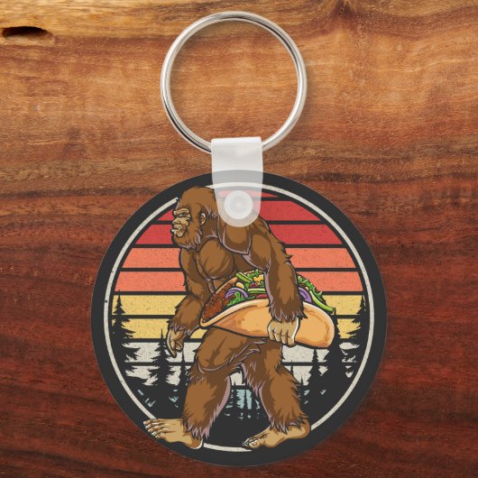 Bigfoot Carrying Taco Basic Button Sleutelhanger (Voorkant)