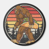 Bigfoot Carrying Taco Cirkel Magneet (Voorkant)