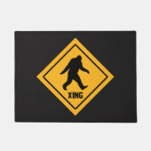 Bigfoot Crossing | Sasquatch Xing Sign | Vierkant Deurmat (Voorkant)