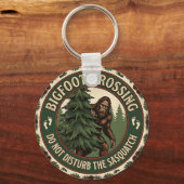 Bigfoot Crossing Sleutelhanger (Achterkant)