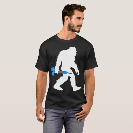 Bigfoot Darts Player Dartsmith Sasquatch Dartist T-shirt (Voorkant volledig)