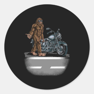 Bigfoot die een motorfiets goot die probeert een h ronde sticker