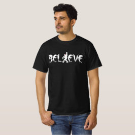 Bigfoot die Kerstboom draagt Vrolijk Kerstfeest T-shirt