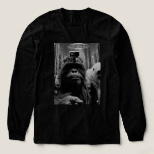 Bigfoot die UFO-buitenaardsen bekijkt voor kampeer Tri-Blend Shirt